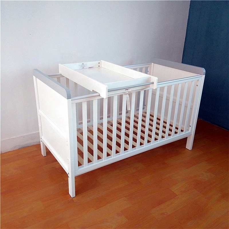 3-IN-1 Convertible Crib Toddle Bed Daybed
